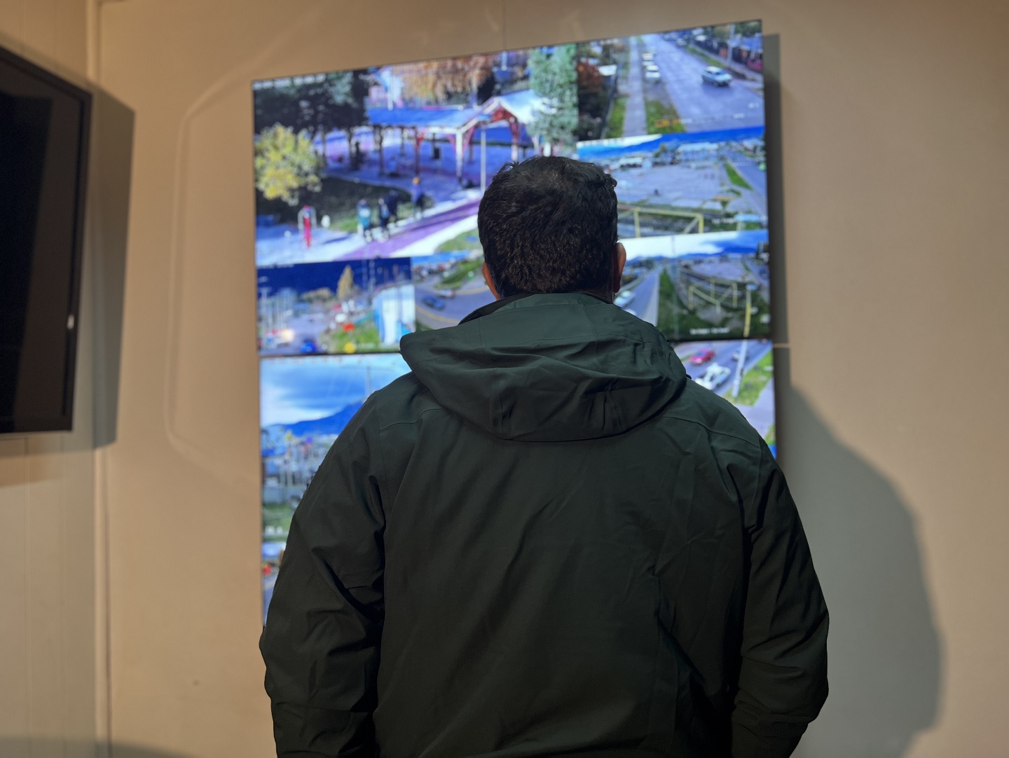 COYHAIQUE 24 HORAS CON VIGILANCIA: CENTRAL DE CÁMARAS MUNICIPAL APOYA OPERATIVOS DE CARABINEROS Y PDI