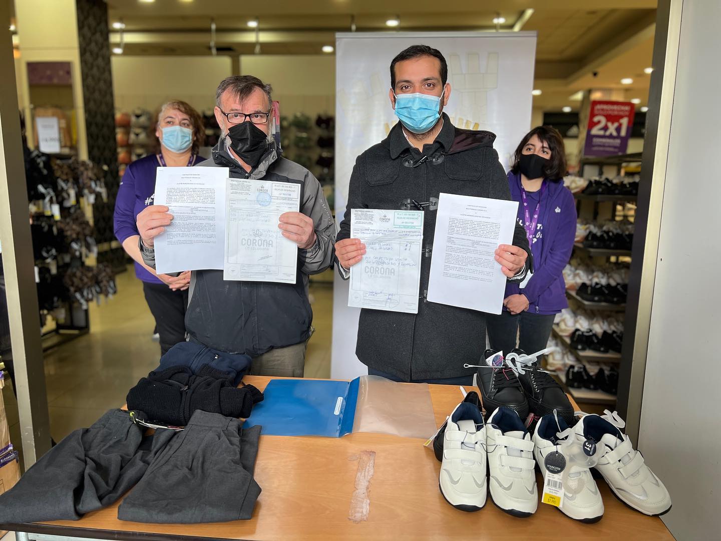 CORONA “SE PUSO LA 10” CON LA DONACIÓN DE UNIFORMES Y ZAPATOS ESCOLARES A MUNICIPIO DE COYHAIQUE