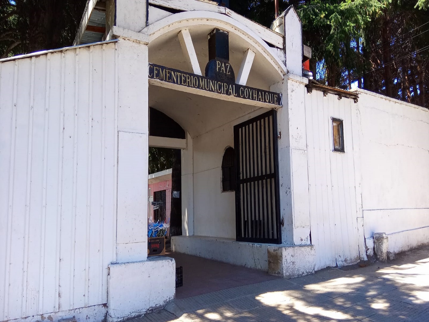 Término anticipado a contratista de cementerios municipales por negligencias
