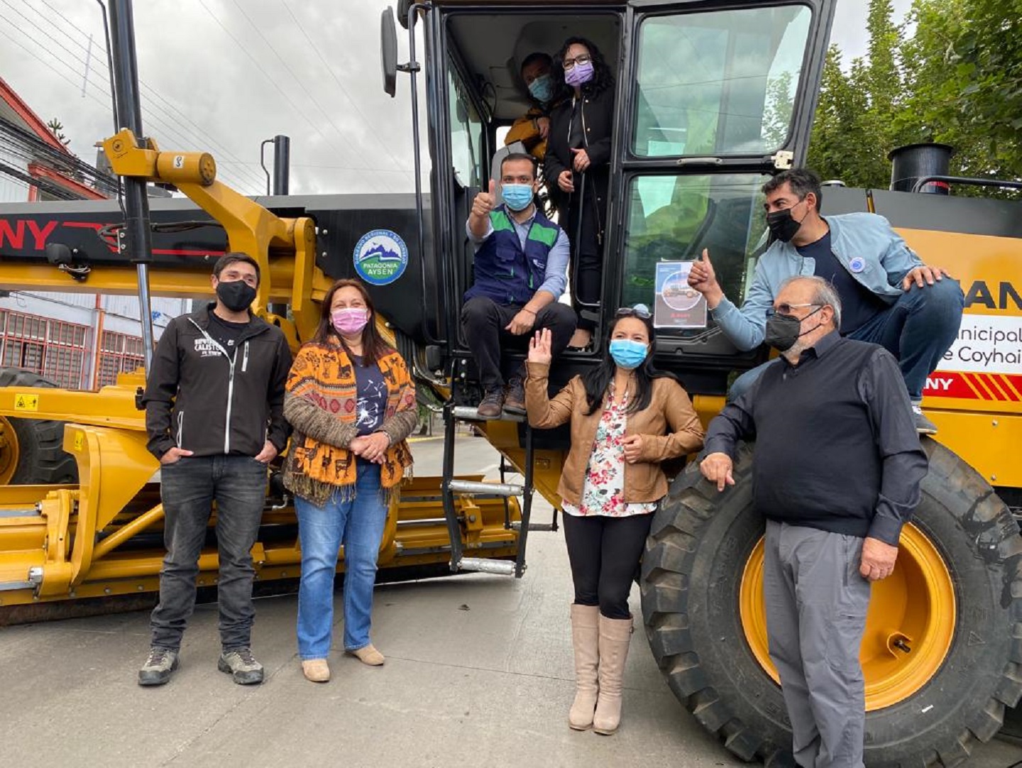 GORE hace entrega de maquinaria para el mantenimiento vial de la comuna de Coyhaique 